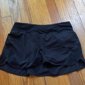 LULULEMON Skirt with mesh, size 6, black